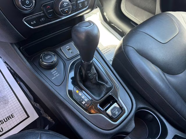 2019 Granite Crystal Metallic Clearcoat Jeep Cherokee Limited 4X4 SUV