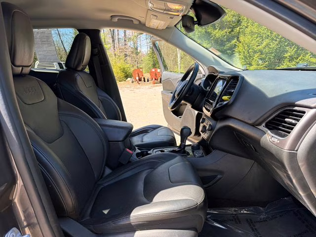 2019 Granite Crystal Metallic Clearcoat Jeep Cherokee Limited 4X4 SUV
