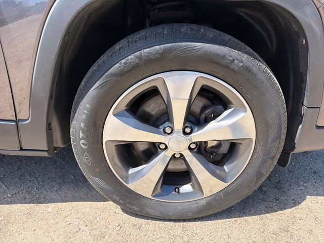 2019 Granite Crystal Metallic Clearcoat Jeep Cherokee Limited 4X4 SUV