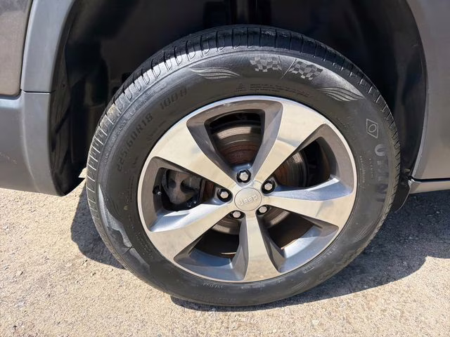 2019 Granite Crystal Metallic Clearcoat Jeep Cherokee Limited 4X4 SUV