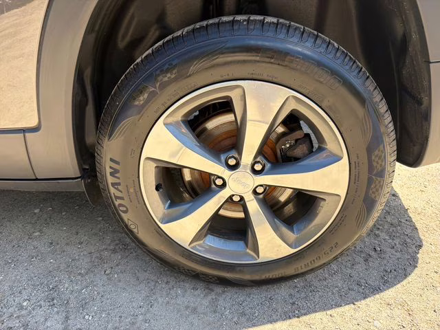 2019 Granite Crystal Metallic Clearcoat Jeep Cherokee Limited 4X4 SUV