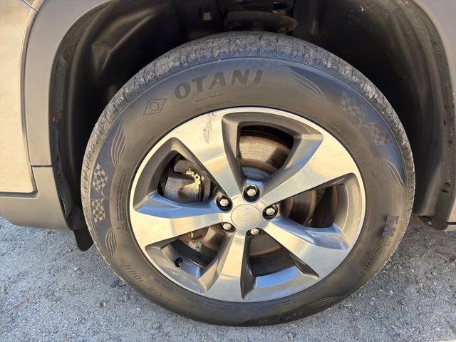 2019 Granite Crystal Metallic Clearcoat Jeep Cherokee Limited 4X4 SUV