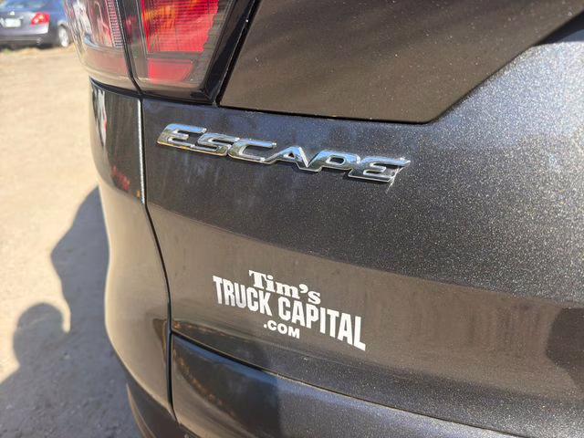 2018 Magnetic Ford Escape SE 4X4 SUV