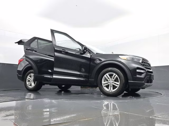 2024 Black Metallic Ford Explorer XLT 4X4 SUV