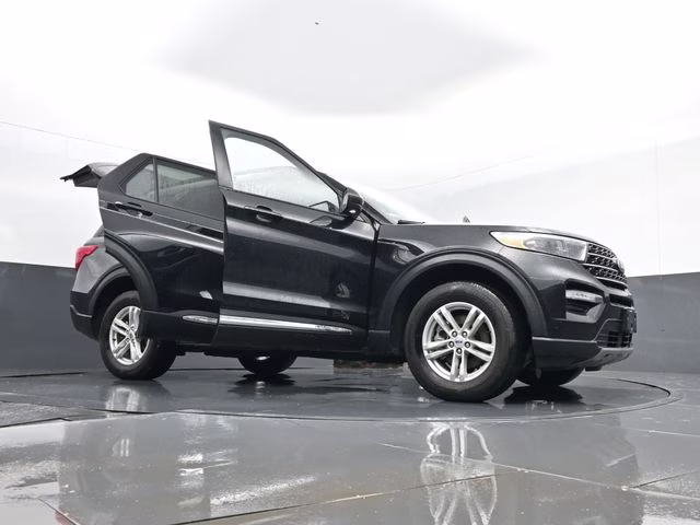 2024 Black Metallic Ford Explorer XLT 4X4 SUV