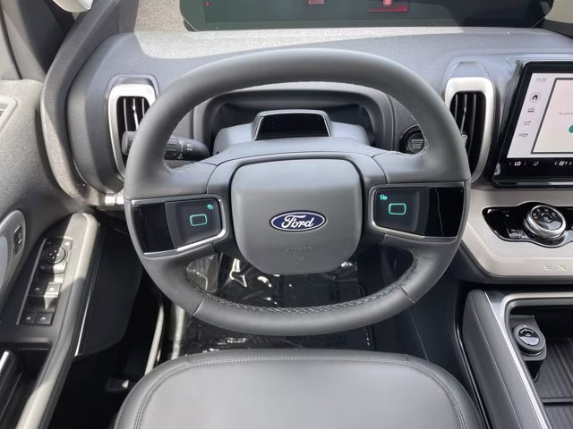 2027 Star White Metallic Tri-Coat Ford Expedition Active RWD SUV