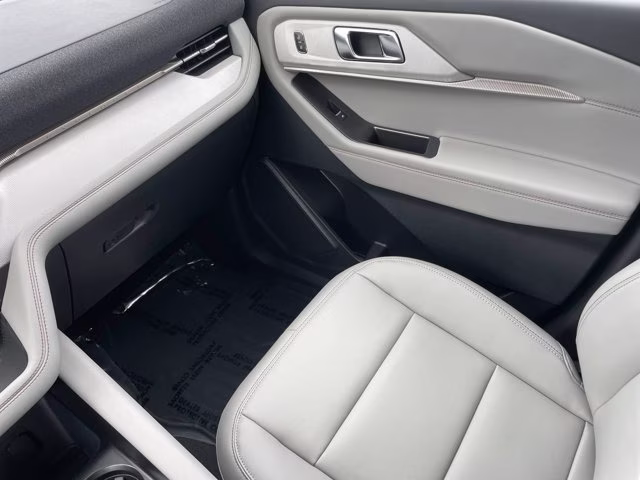 2026 Star White Metallic Tri-Coat Ford Explorer Active RWD SUV