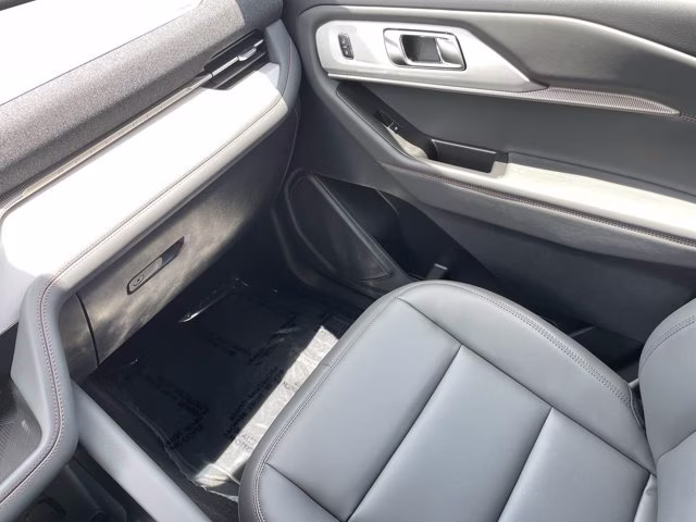 2026 Star White Metallic Tri-Coat Ford Explorer Active RWD SUV