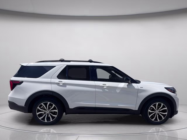 2026 Star White Metallic Tri-Coat Ford Explorer ST-Line RWD SUV