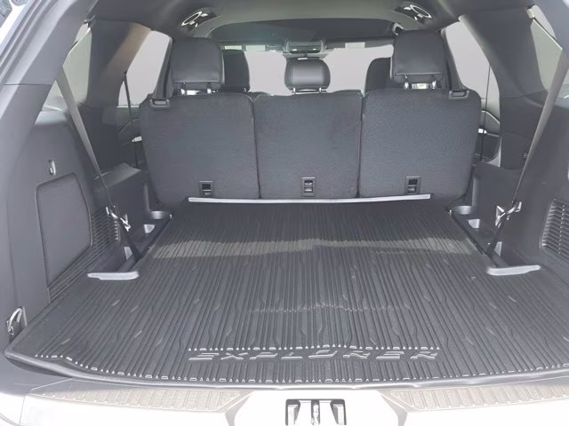 2026 Star White Metallic Tri-Coat Ford Explorer ST-Line RWD SUV