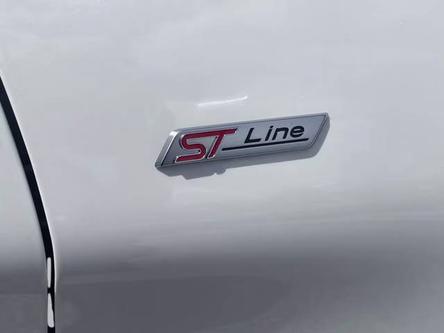 2026 Star White Metallic Tri-Coat Ford Explorer ST-Line RWD SUV