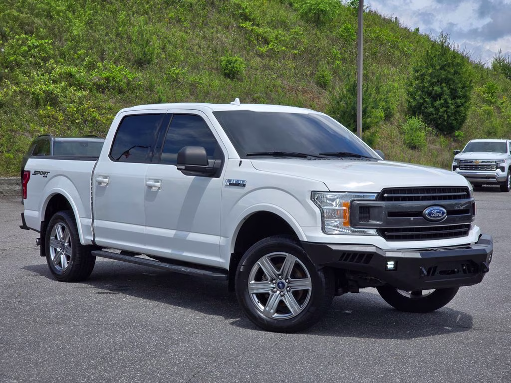 2018 Oxford White Ford F-150 XLT 4X4 Truck