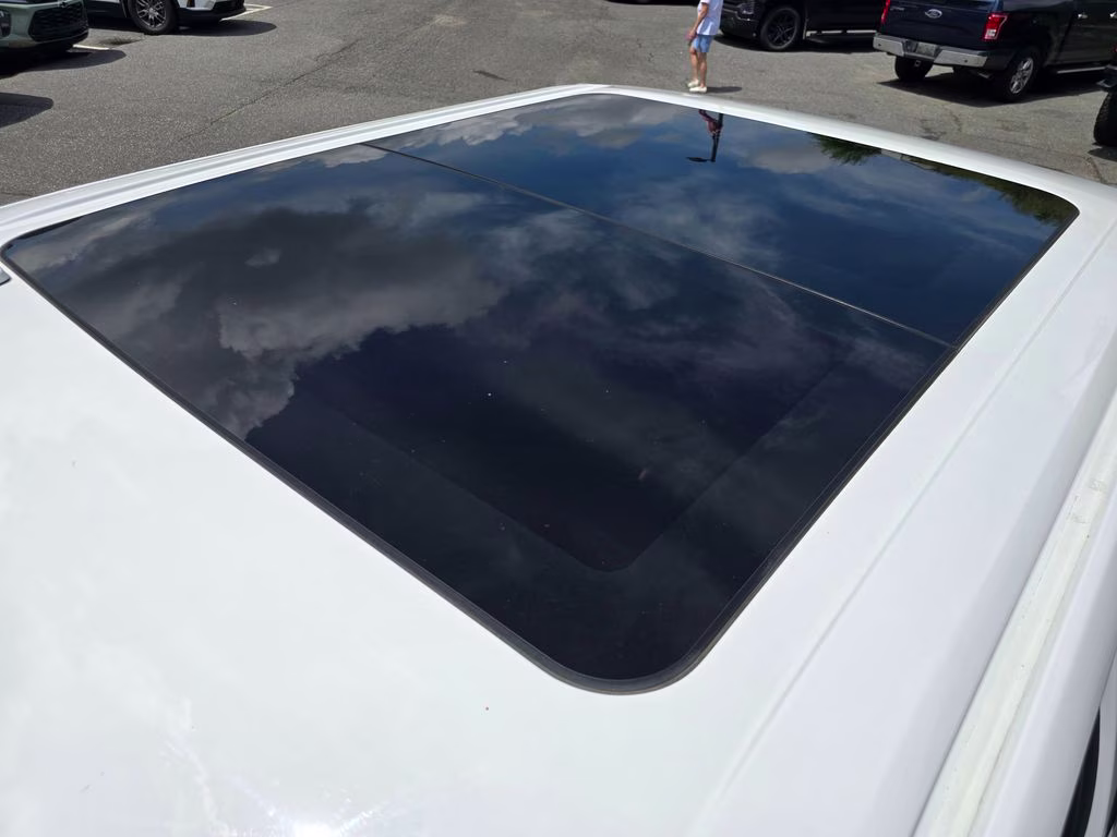 2018 Oxford White Ford F-150 XLT 4X4 Truck