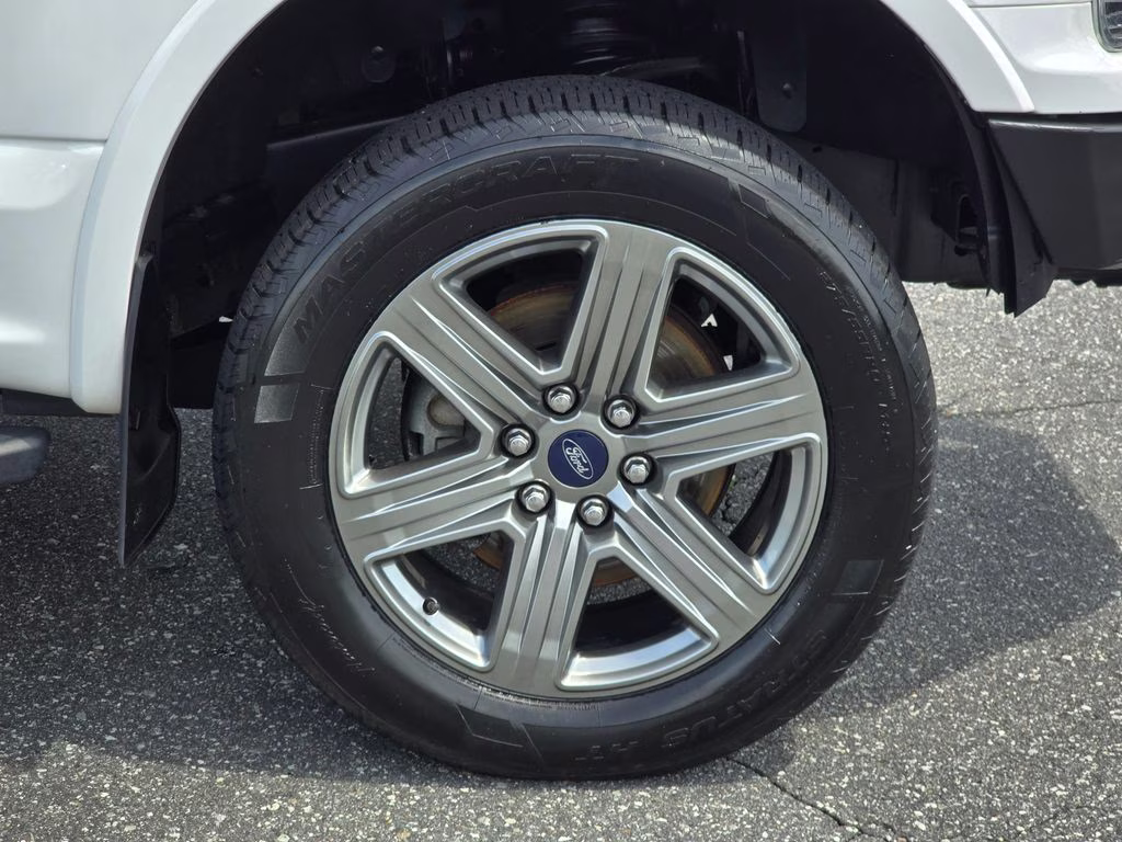 2018 Oxford White Ford F-150 XLT 4X4 Truck