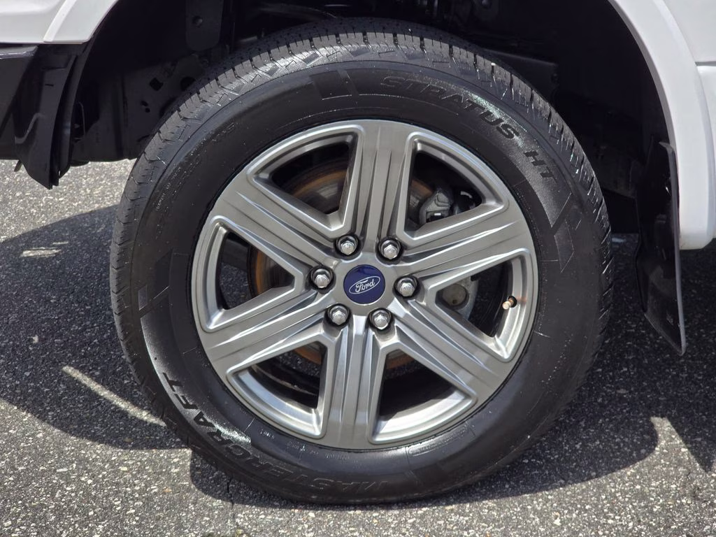 2018 Oxford White Ford F-150 XLT 4X4 Truck