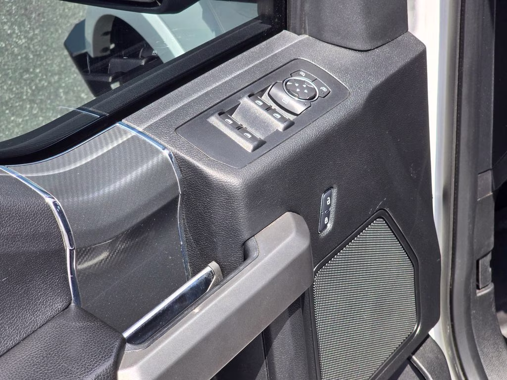 2018 Oxford White Ford F-150 XLT 4X4 Truck