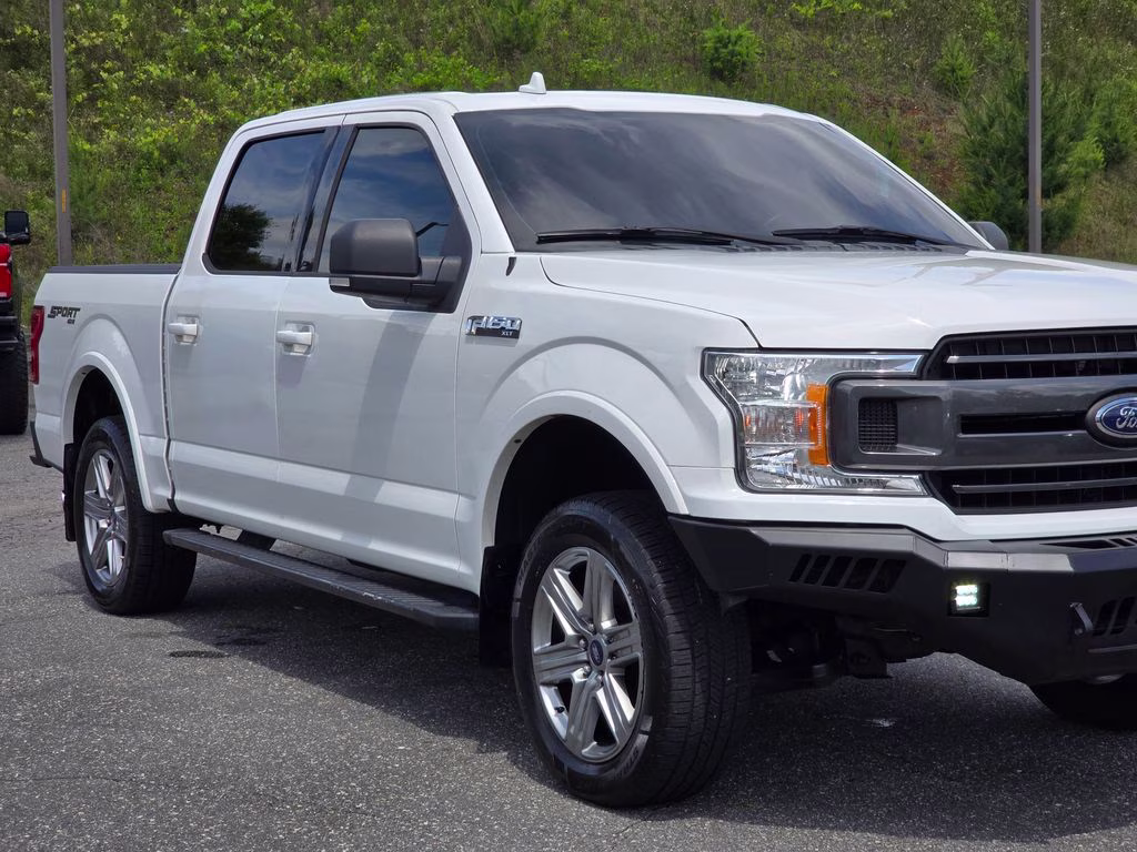 2018 Oxford White Ford F-150 XLT 4X4 Truck