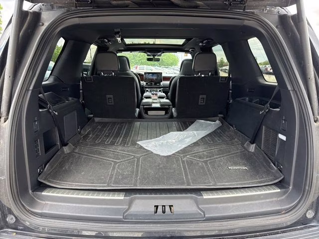 2022 Infinite Black Metallic Clearcoat Lincoln Navigator Reserve 4X4 SUV