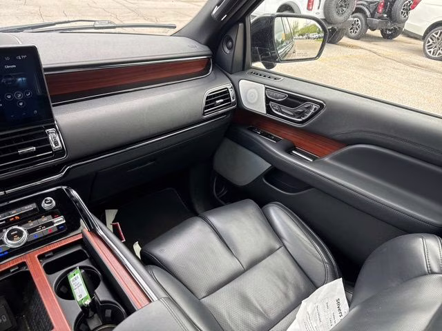 2022 Infinite Black Metallic Clearcoat Lincoln Navigator Reserve 4X4 SUV