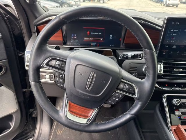 2022 Infinite Black Metallic Clearcoat Lincoln Navigator Reserve 4X4 SUV