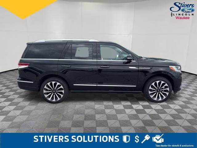 2022 Infinite Black Metallic Clearcoat Lincoln Navigator Reserve 4X4 SUV