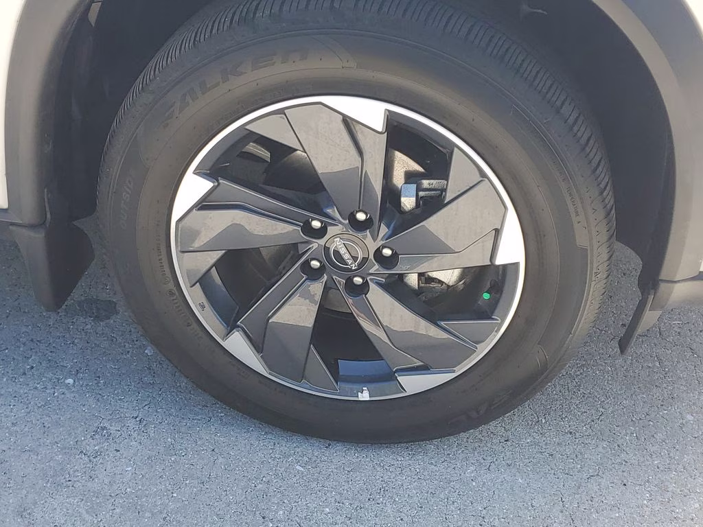 2024 Brilliant Silver Metallic Nissan Rogue SV FWD SUV