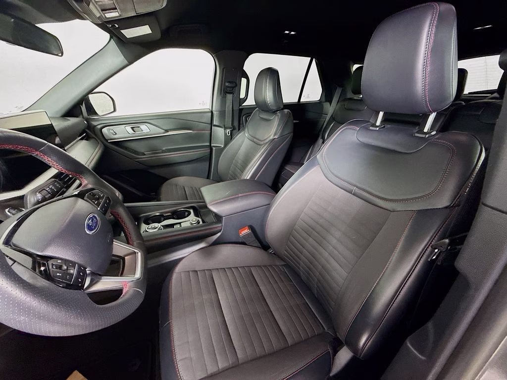 2025 Gray Metallic Ford Explorer ST-Line 4X4 SUV