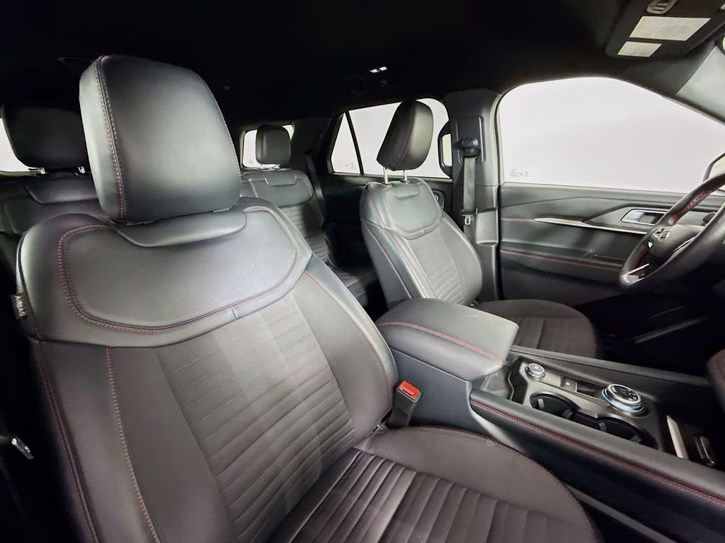 2025 Gray Metallic Ford Explorer ST-Line 4X4 SUV