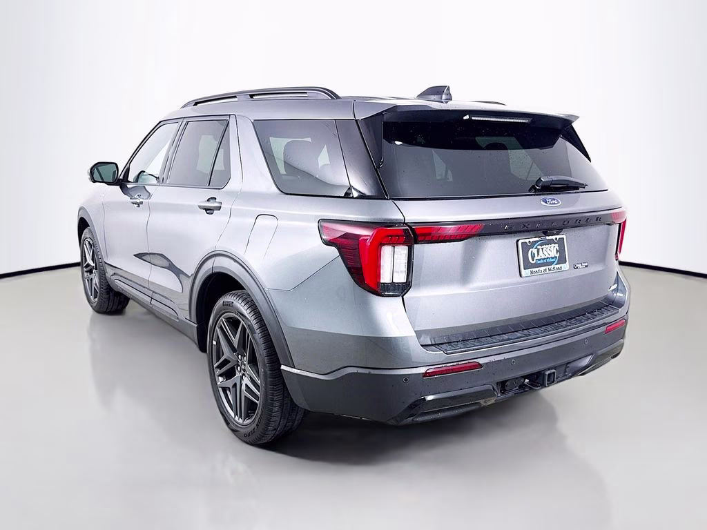 2025 Gray Metallic Ford Explorer ST-Line 4X4 SUV