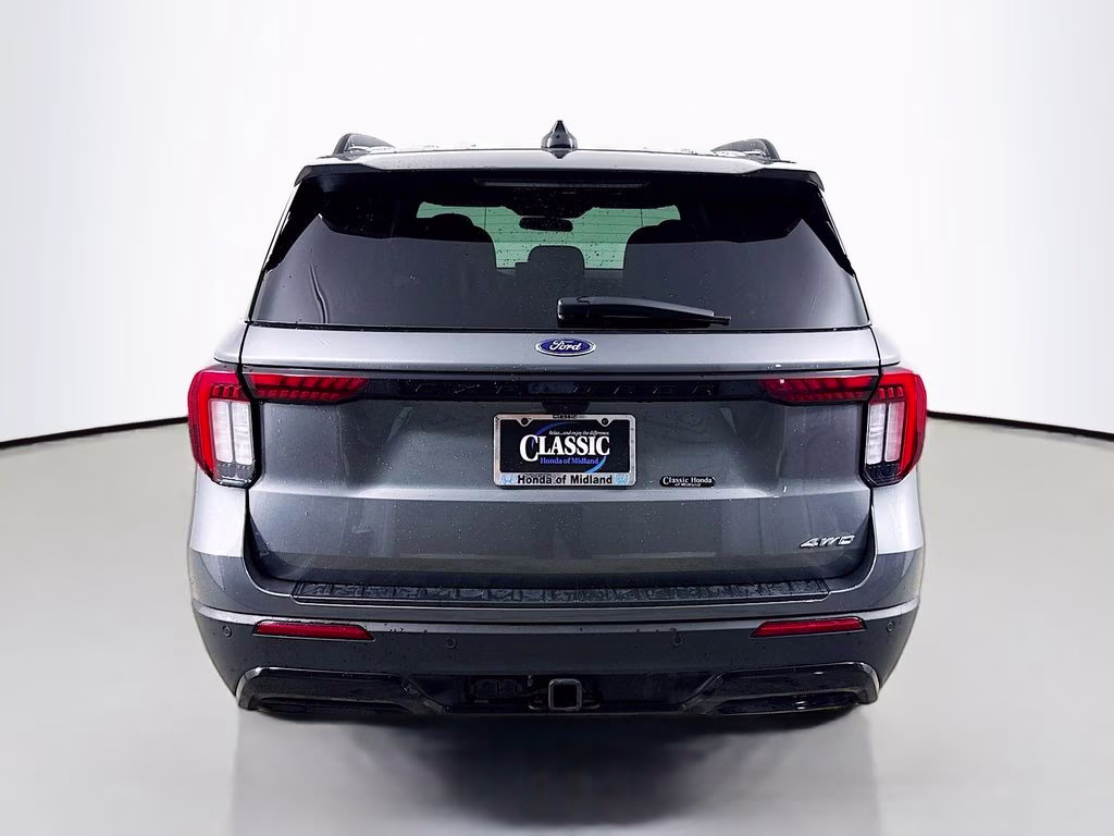 2025 Gray Metallic Ford Explorer ST-Line 4X4 SUV