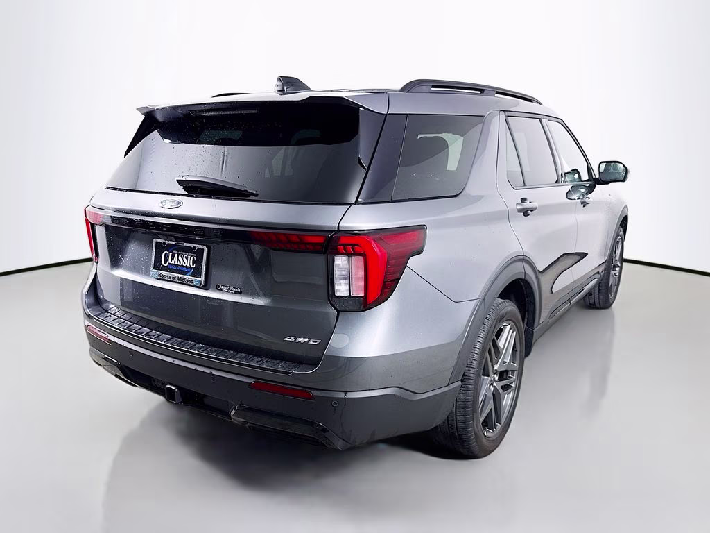 2025 Gray Metallic Ford Explorer ST-Line 4X4 SUV
