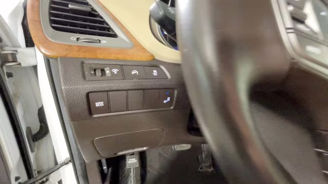 2014 Frost White Pearl Hyundai Santa Fe Sport 2.0T FWD SUV