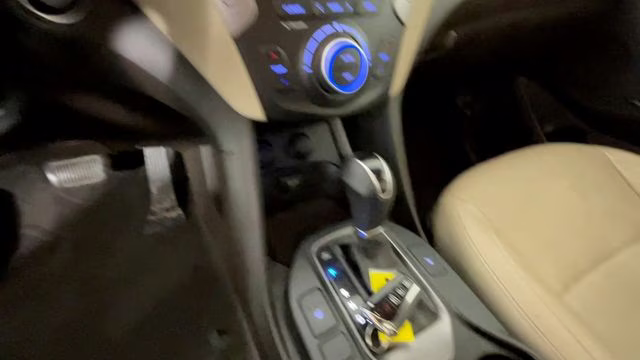 2014 Frost White Pearl Hyundai Santa Fe Sport 2.0T FWD SUV
