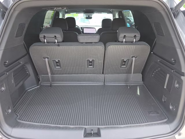 2026 Sterling Gray Metallic Chevrolet Traverse LT FWD SUV