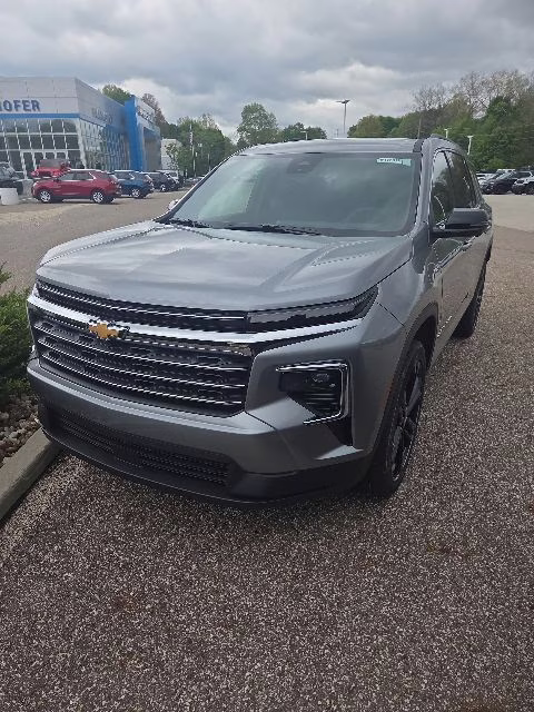 2026 Sterling Gray Metallic Chevrolet Traverse LT FWD SUV