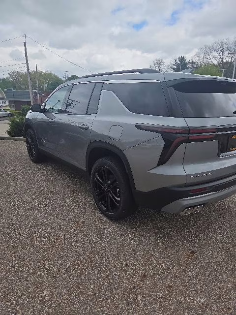 2026 Sterling Gray Metallic Chevrolet Traverse LT FWD SUV