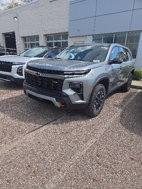 2026 Sterling Gray Metallic Chevrolet Traverse Z71 AWD SUV
