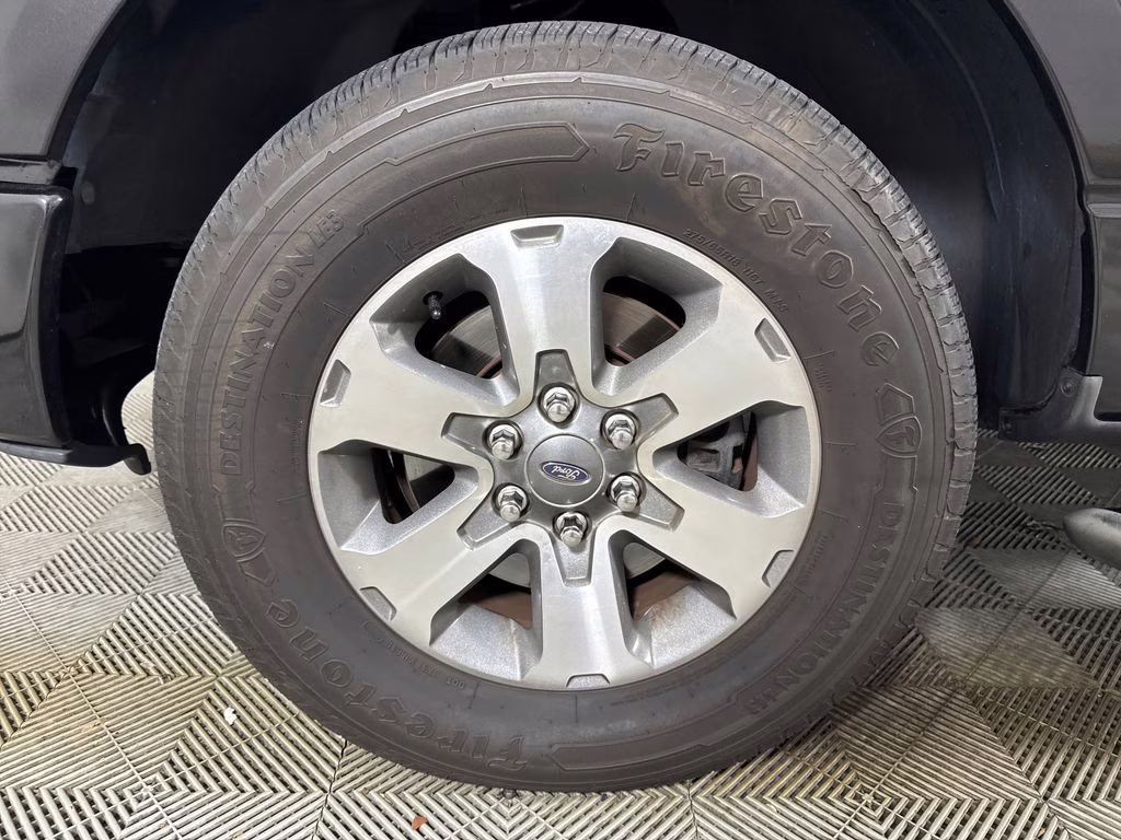 2011 Tuxedo Black Metallic Ford F-150 XLT RWD Truck