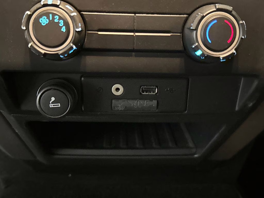 2011 Tuxedo Black Metallic Ford F-150 XLT RWD Truck