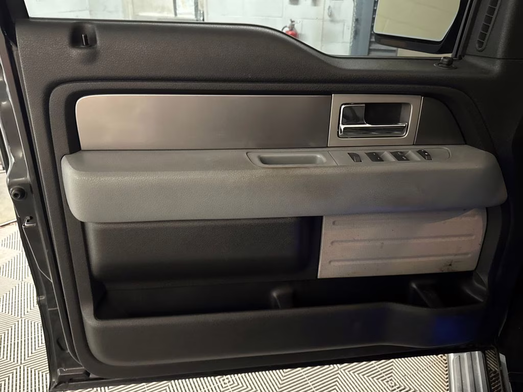 2011 Tuxedo Black Metallic Ford F-150 XLT RWD Truck