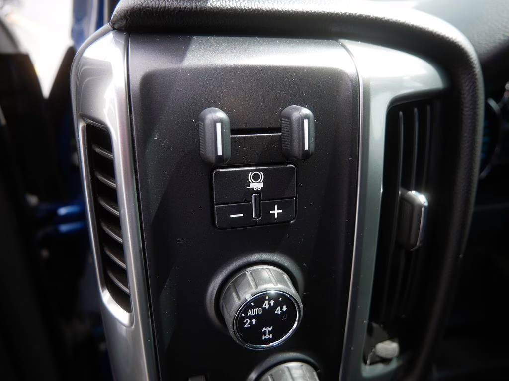 2015 Deep Ocean Blue Metallic Chevrolet Silverado 1500 LT 4X4 Truck