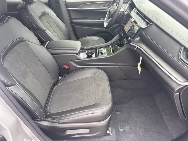 2026 Silver Zynith Jeep Grand Cherokee Laredo Altitude RWD SUV