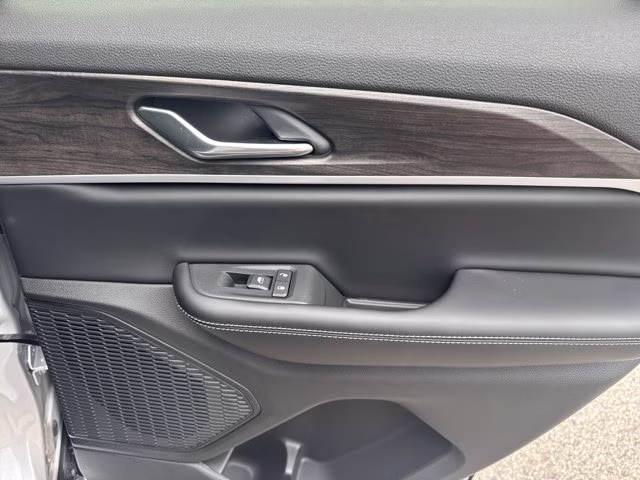 2026 Silver Zynith Jeep Grand Cherokee Laredo Altitude RWD SUV