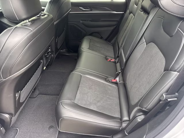 2026 Silver Zynith Jeep Grand Cherokee Laredo Altitude RWD SUV