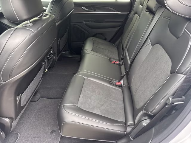 2026 Silver Zynith Jeep Grand Cherokee Laredo Altitude RWD SUV