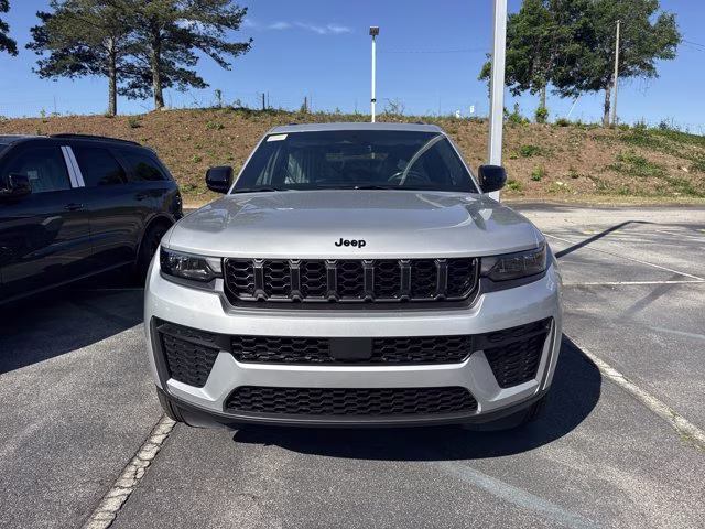 2026 Silver Zynith Jeep Grand Cherokee Laredo Altitude RWD SUV