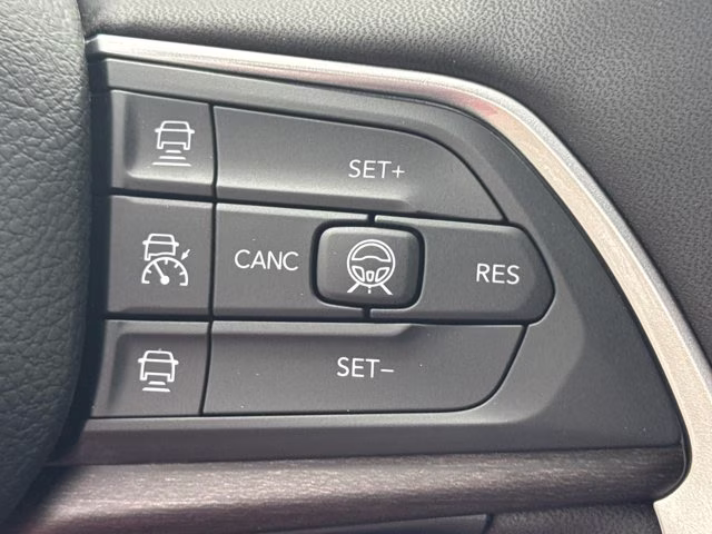 2026 Silver Zynith Jeep Grand Cherokee Laredo Altitude RWD SUV