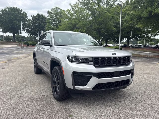 2026 Silver Zynith Jeep Grand Cherokee Laredo Altitude RWD SUV