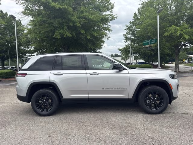 2026 Silver Zynith Jeep Grand Cherokee Laredo Altitude RWD SUV