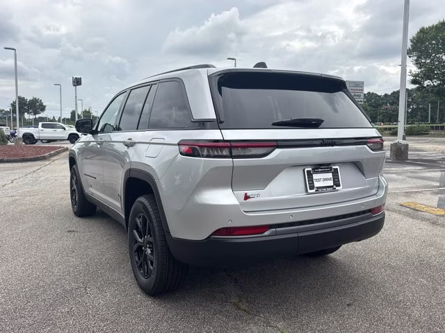 2026 Silver Zynith Jeep Grand Cherokee Laredo Altitude RWD SUV